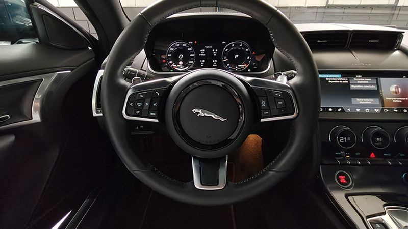 Jaguar F-Type • 2021 • 24,532 km 17
