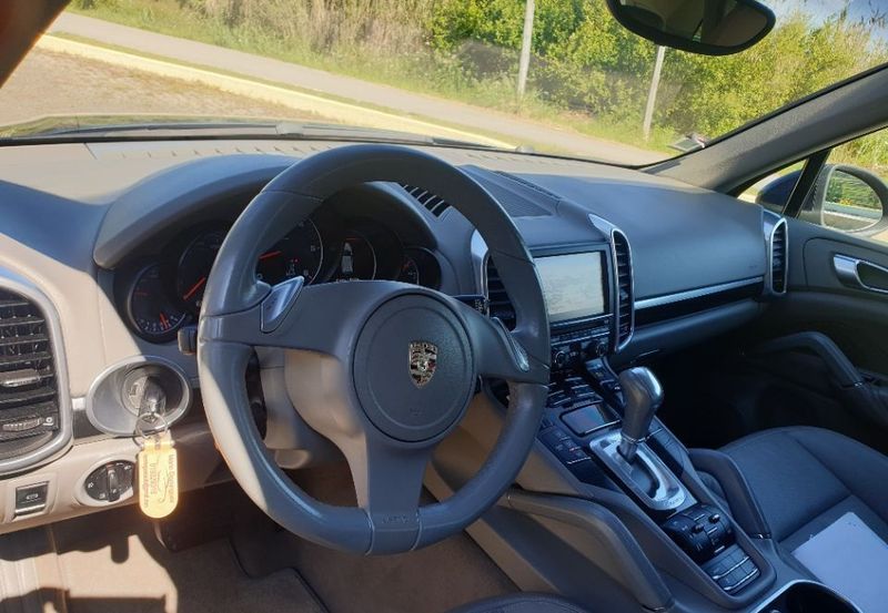 Porsche Cayenne • 2011 • 162,000 km 4