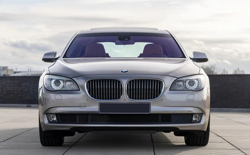 BMW 7 Series • 2009 • 182,000 km 4