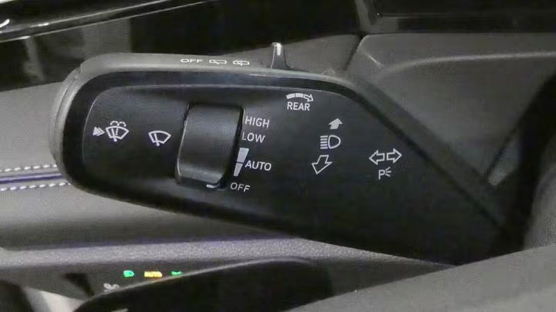 Volkswagen Tiguan • 2024 • 4,100 km 10