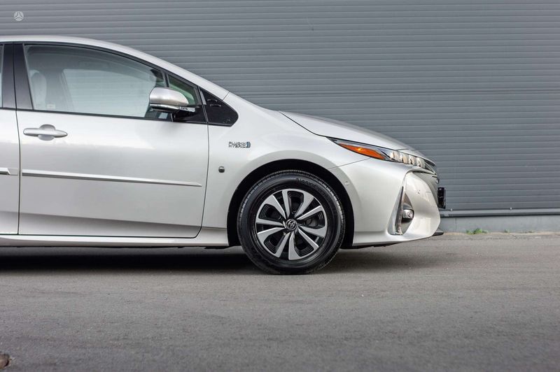 Toyota Prius • 2017 • 144,500 km 5
