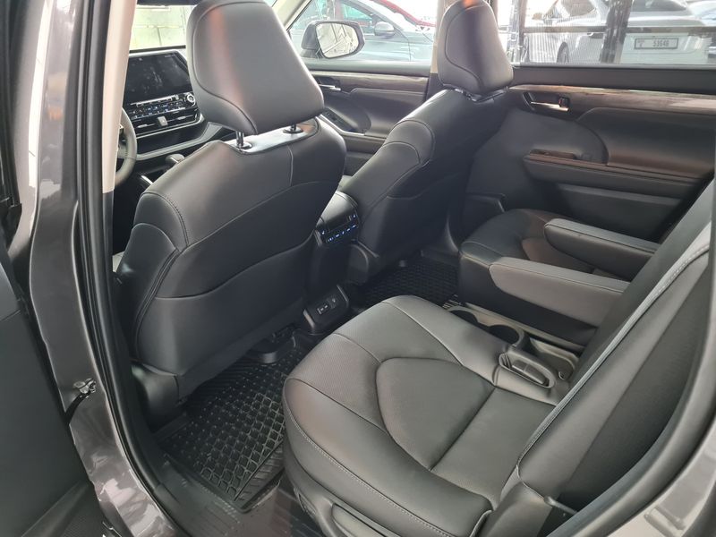 Toyota Highlander • 2022 • 45 km 6