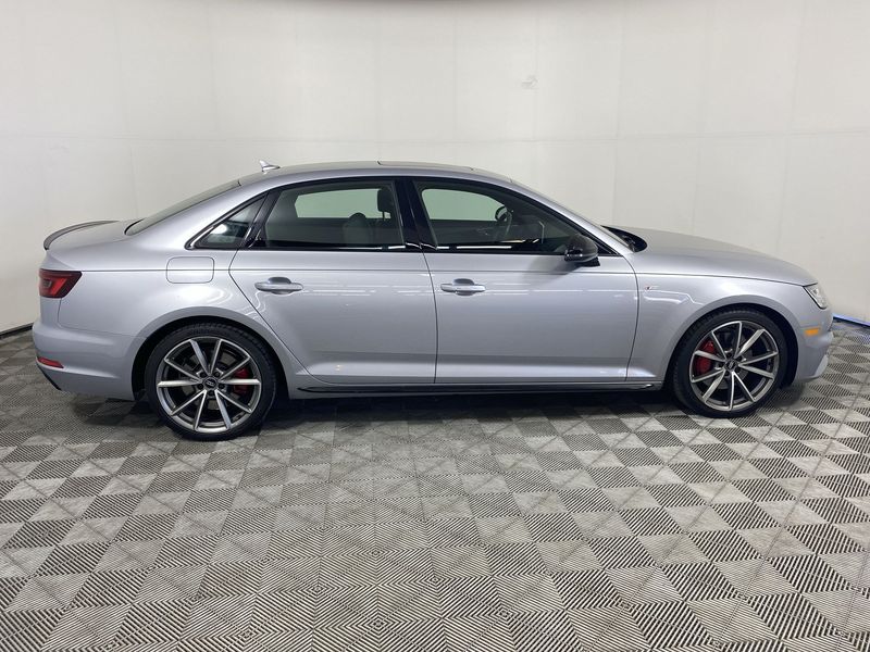 Audi A4 • 2018 • 32,033 km 3