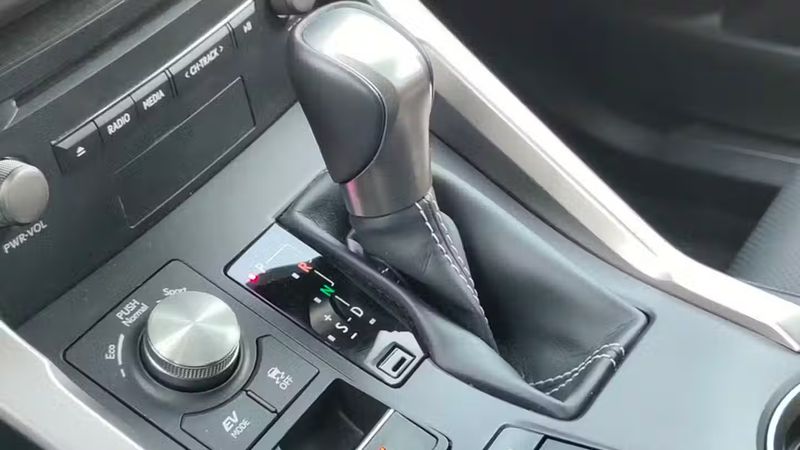 Lexus NX • 2020 • 6,700 km 3