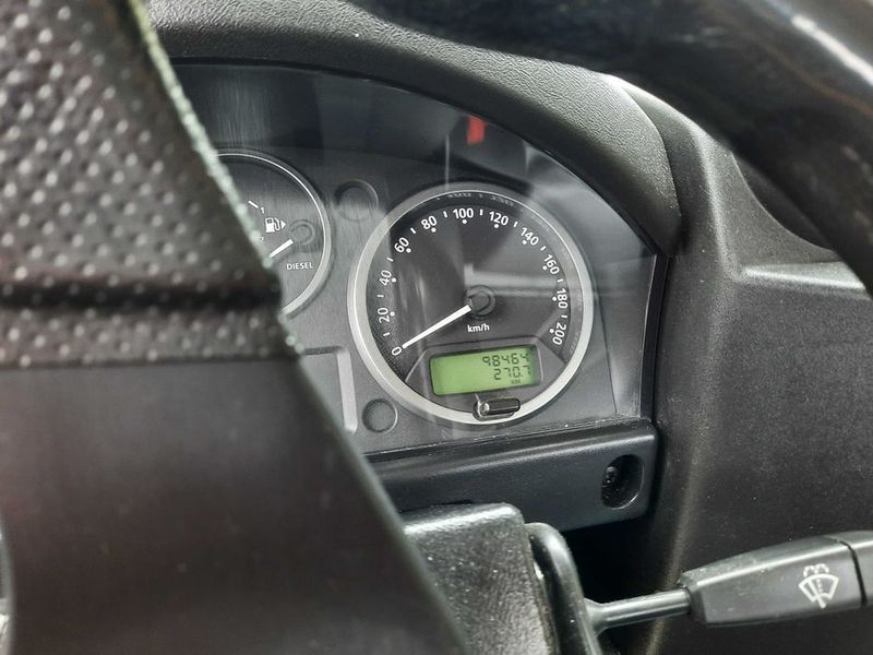 Land Rover Defender • 2008 • 98,000 km 3