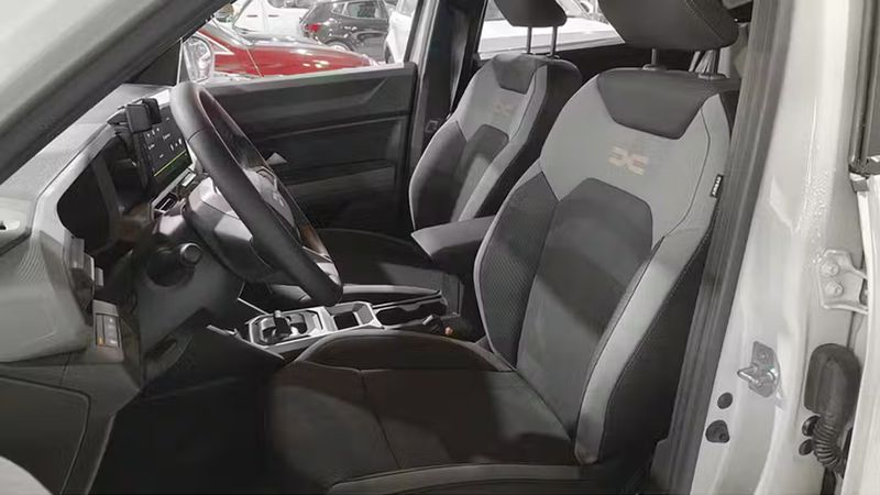 Dacia Duster • 2024 • 10,170 km 7