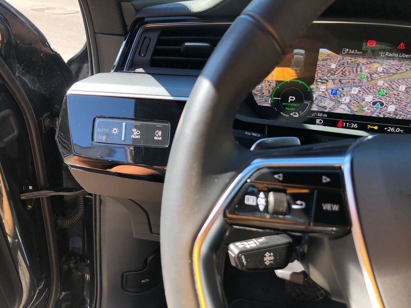 Audi e-tron • 2021 • 20,900 km 9