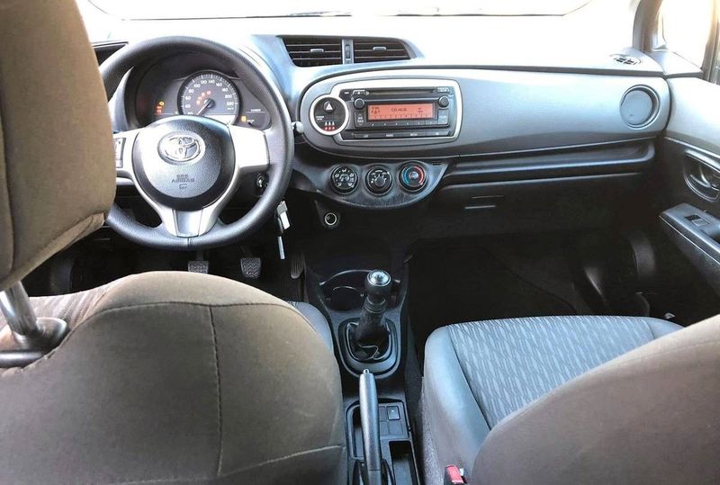 Toyota Yaris • 2012 • 180,000 km 6