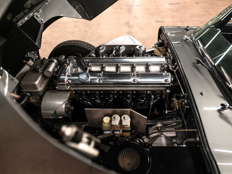 Jaguar E-PACE • 1967 • 42,690 km 30