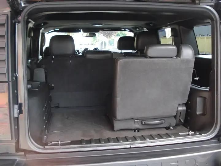 Hummer H2 • 2005 • 94,000 km 1