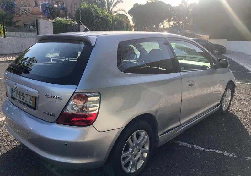 Honda Civic • 2005 • 165,103 km 2