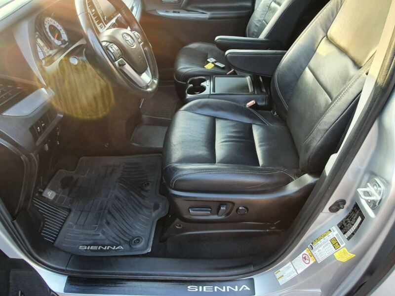Toyota Sienna • 2019 • 109,500 km 8