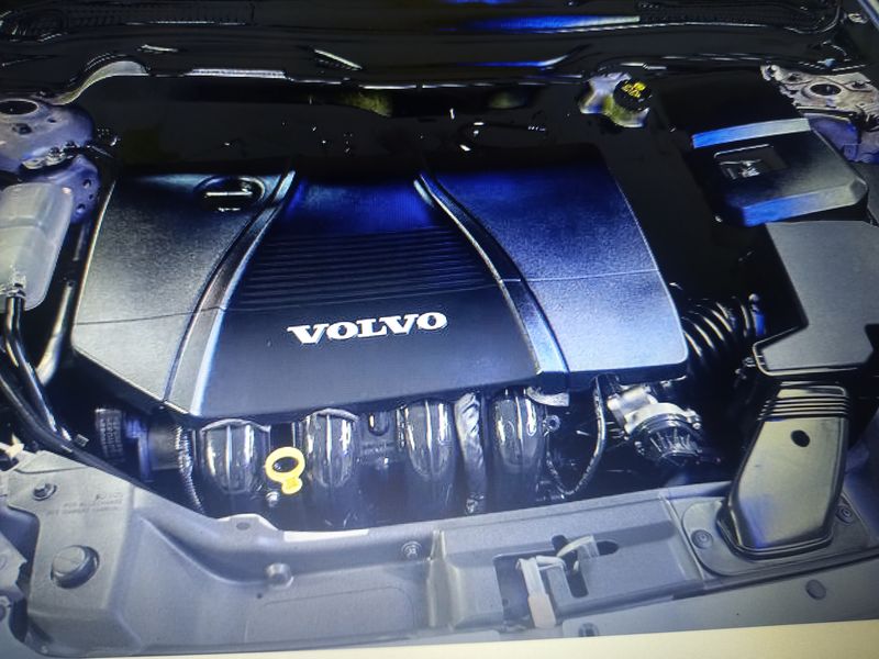 Volvo C30 • 2012 • 96,000 km 3