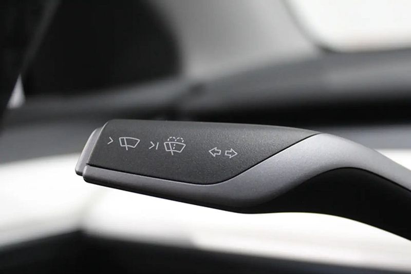 Tesla Model Y • 2023 • 18,300 km 11