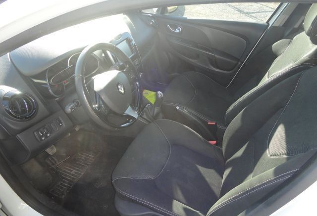 Renault Clio • 2015 • 90,000 km 2