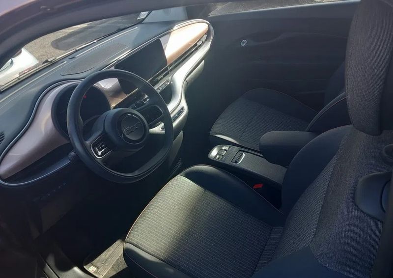 Fiat 500e • 2022 • 30,000 km 4