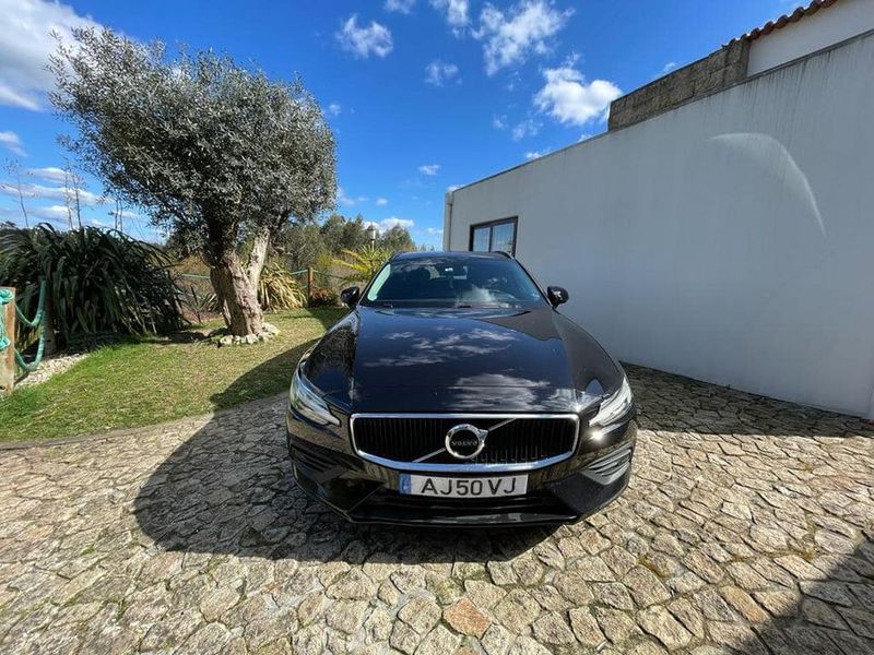 Volvo V60 • 2019 • 76,000 km 1