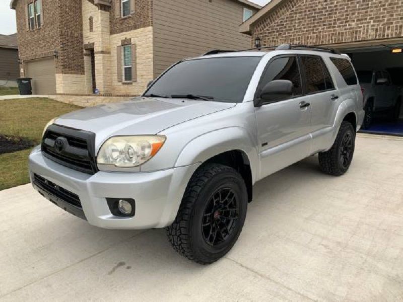Toyota 4 Runner Limited • 2007 • 98,000 km 3