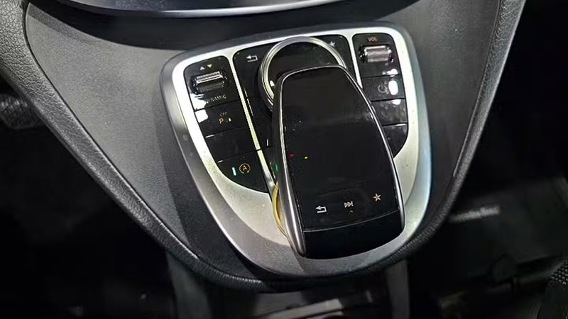 Mercedes-Benz 310 Van • 2019 • 134,431 km 7