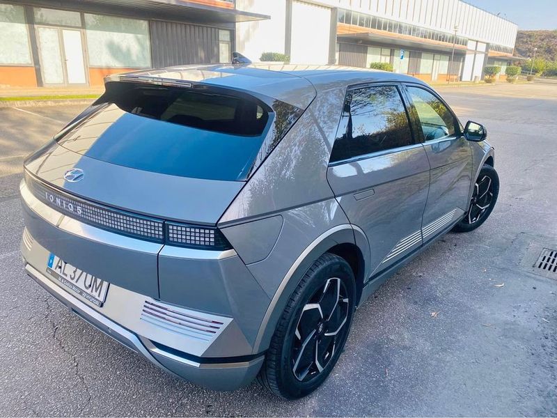 Hyundai Ioniq Electric • 2018 • 76,000 km 3