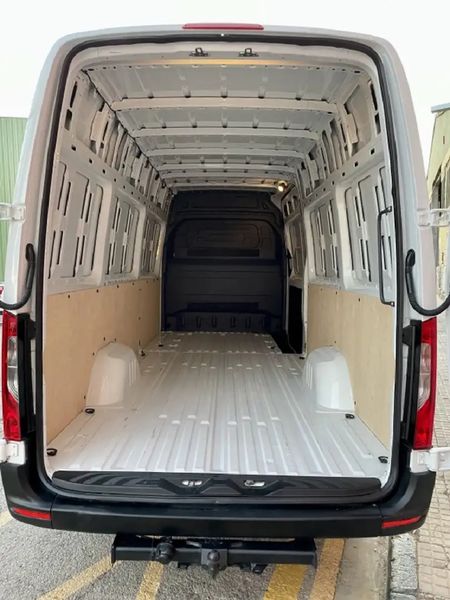 Mercedes-Benz Sprinter • 2019 • 82,200 km 10