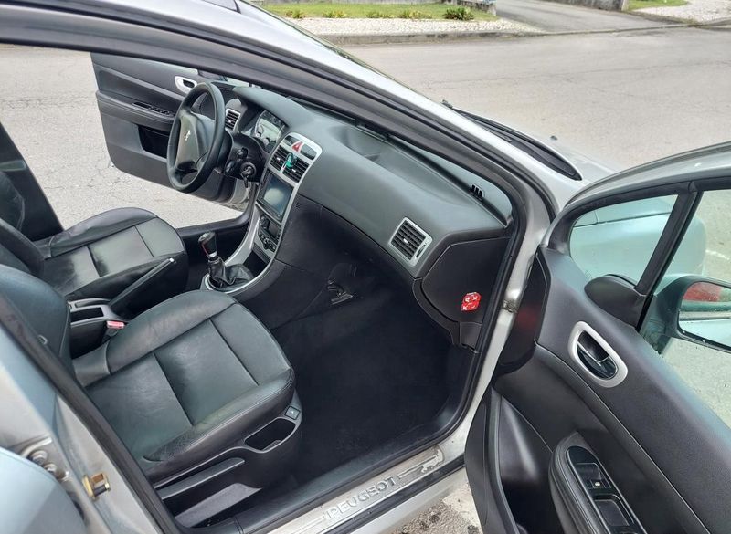 Peugeot 307 • 2004 • 230,000 km 4