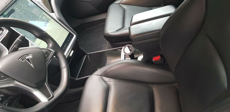 Tesla Model S • 2015 • 168,000 km 3