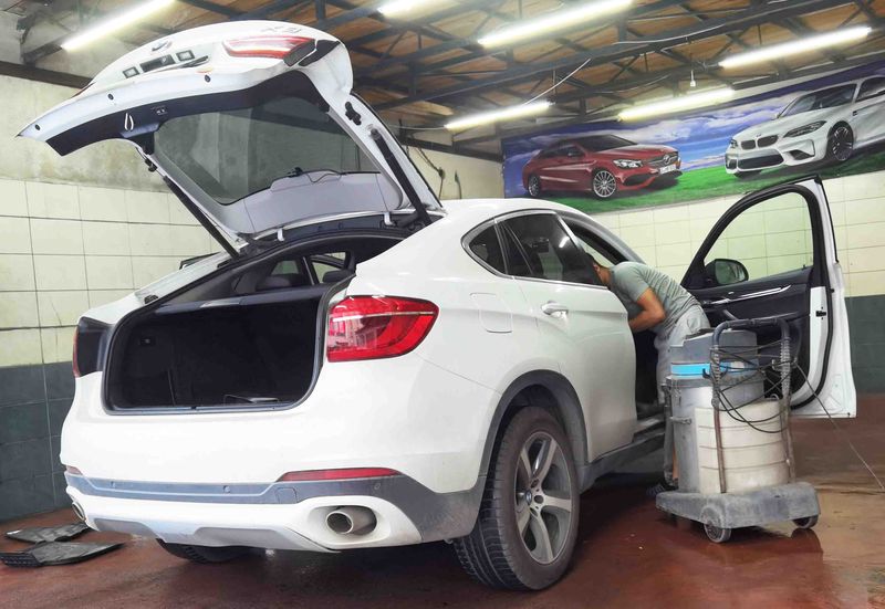 BMW X6 • 2015 • 231,000 km 7