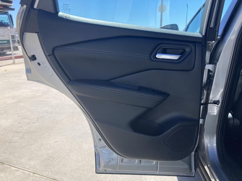 Nissan Qashqai • 2023 • 21,557 km 17