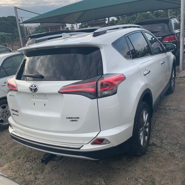Toyota RAV4 • 2015 • 32 km 2