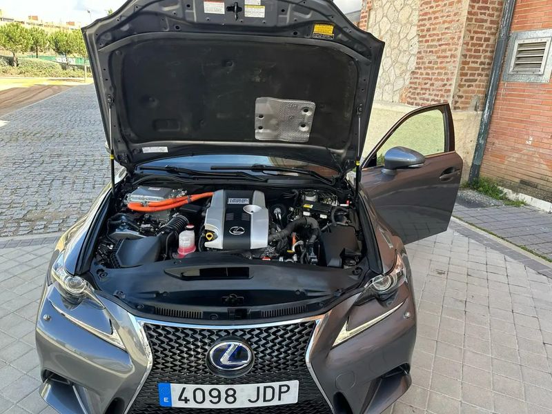Lexus IS • 2015 • 139,000 km 3