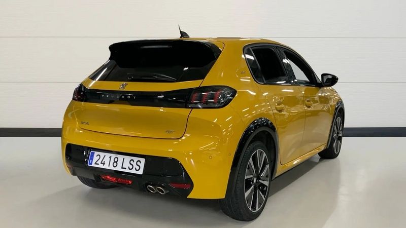 Peugeot 2008 • 2021 • 32,700 km 4