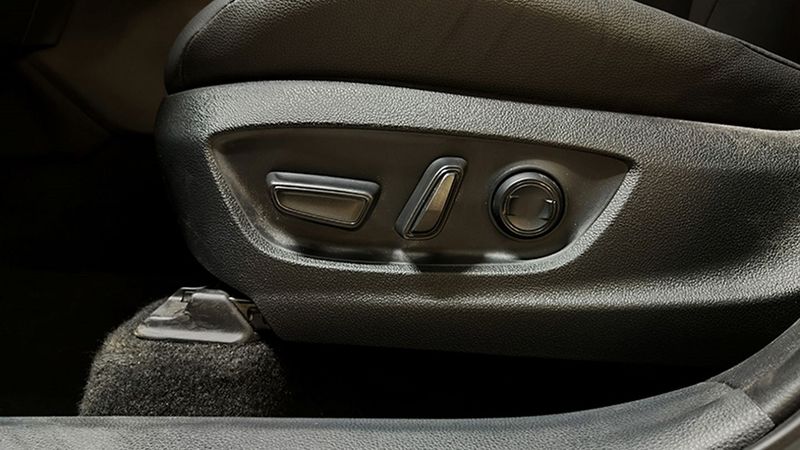 Toyota C-HR • 2024 • 16,484 km 12