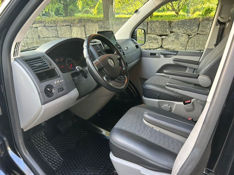 Volkswagen Caravelle • 2009 • 182,000 km 7