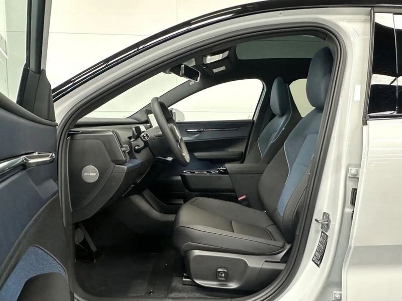 Volvo XC • 2024 • 21,000 km 3