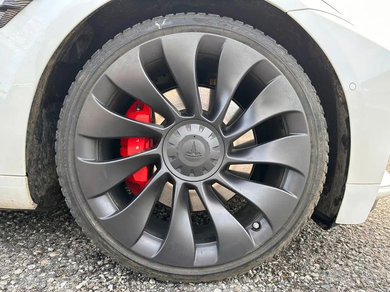 Tesla Model 3 • 2021 • 65,000 km 8