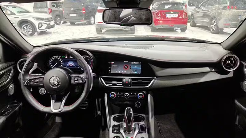 Alfa Romeo Giulia • 2024 • 17,640 km 6