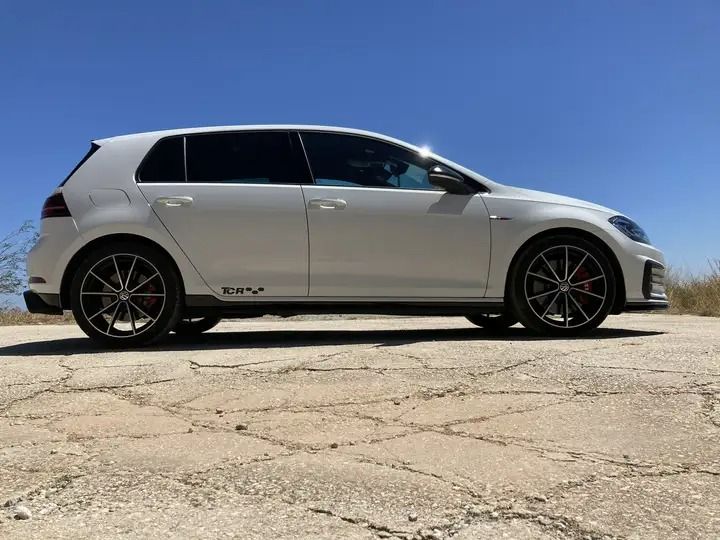 Volkswagen Golf • 2020 • 48,950 km 3