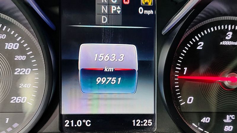 Mercedes-Benz 210 Van • 2018 • 99,731 km 13