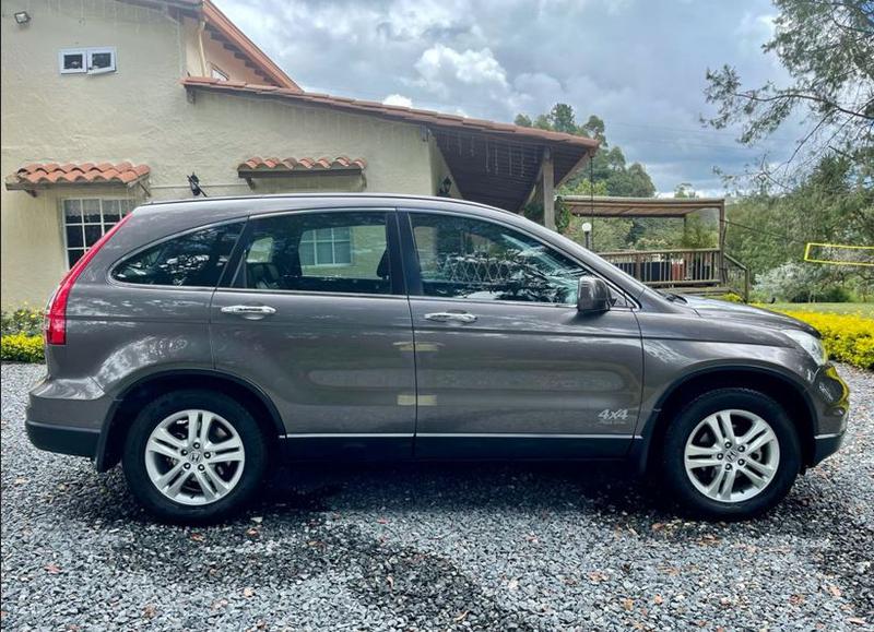 Honda CR-V • 2011 • 108,000 km 2