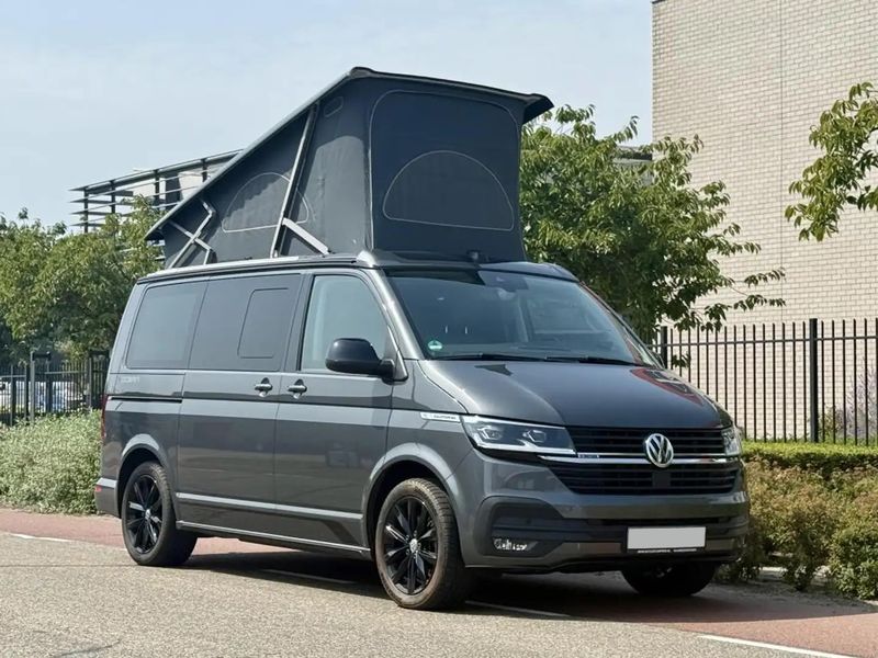 Volkswagen California • 2022 • 42,000 km 1
