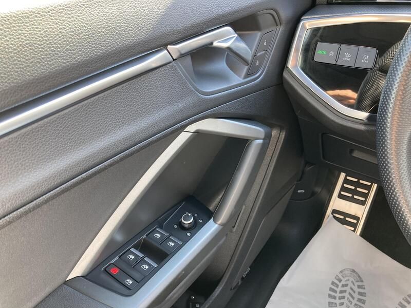 Audi Q3 • 2023 • 9,018 km 15