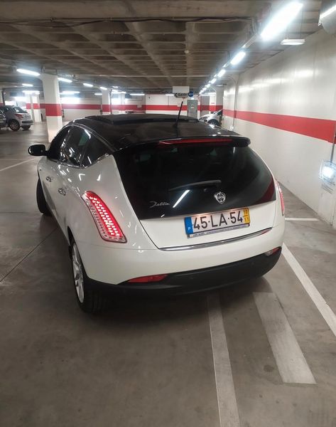 Lincoln Premiere • 2010 • 200,000 km 2