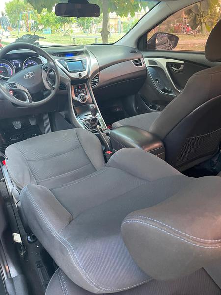 Hyundai Elantra • 2014 • 122 km 6