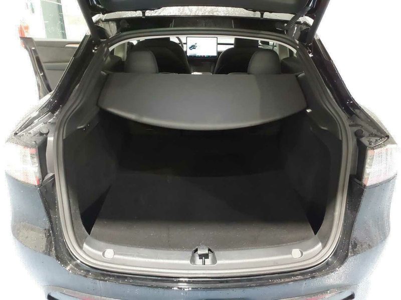 Tesla Model Y • 2022 • 10,784 km 3