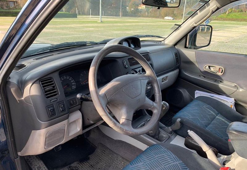 Mitsubishi Pajero Sport • 2000 • 221,000 km 3