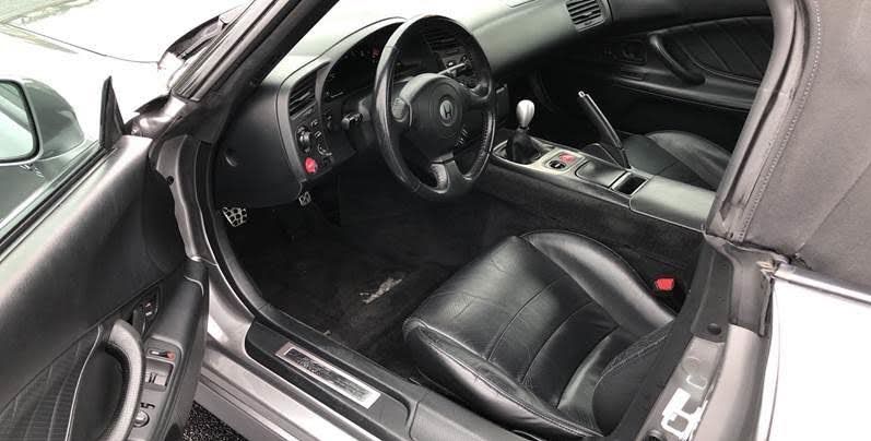 Honda S2000 • 2001 • 105,605 km 4