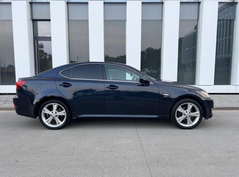 Lexus IS • 2006 • 300 km 5
