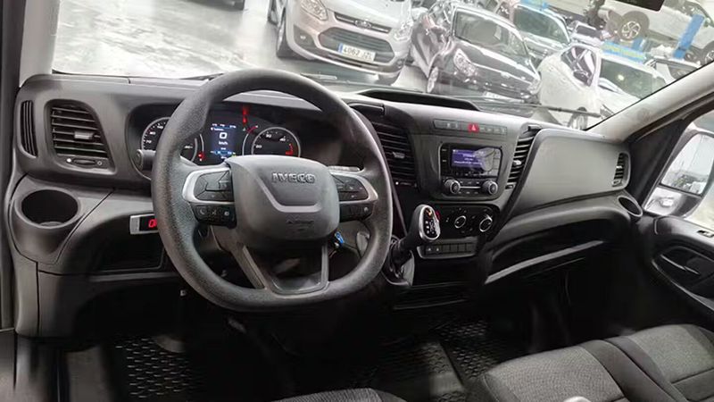 Mercedes-Benz Sprinter • 2024 • 42,261 km 9