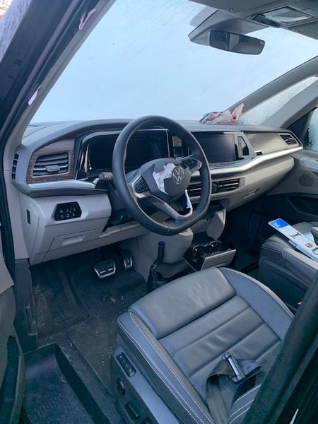 Volkswagen Multivan • 2022 • 9,000 km 4